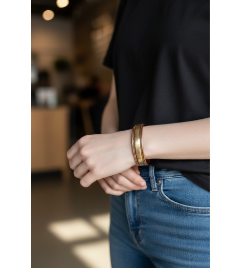 Bracelet Cuivre & Aimants – Déco lisse vierge porté par Avery