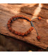 Bracelet 21 perles de Rudraksha sur table bois