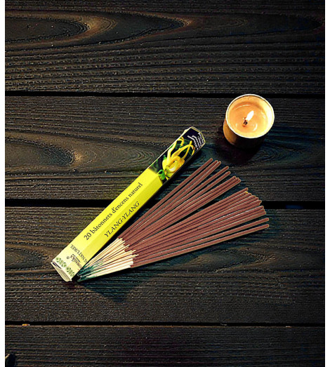 Encens Naturel Ylang Ylang Aromatika bâtonnets sur table