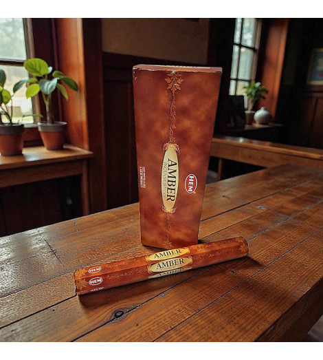 Encens Ambre HEM – 20 bâtonnets sur table