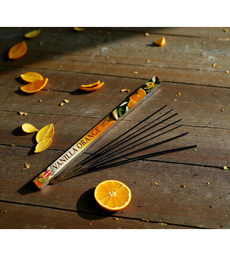 Encens Vanille & Orange HEM 10g - bâtonnets sur table