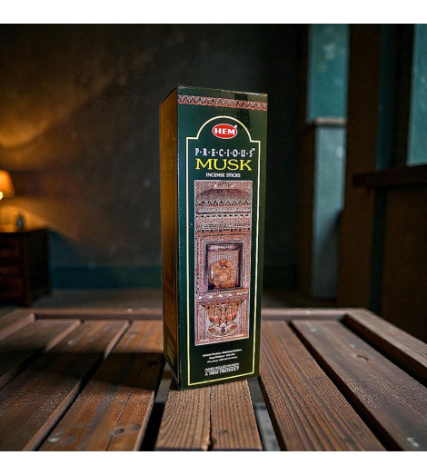Encens Musc Précieux HEM sur table bois