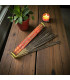 Encens Cannelle & Santal HEM  bâtonnets sur table