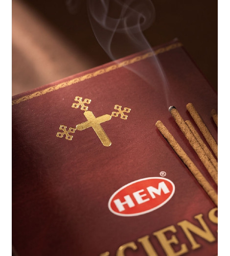 Encens d'Église HEM – Bâtonnets Religieux - boite en gros plan