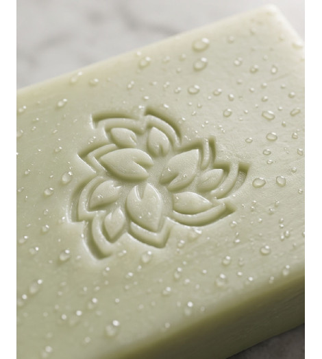 Savon Aromatika à la Sauge Blanche – Pain de 125 g en gros plan