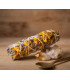 Sauge Blanche & Fleurs de Sinuata Jaunes sur quartz