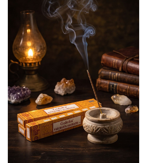 Encens Goloka Nag Champa Agarbatti – Lot de 3 Boîtes en cours d'utilisation