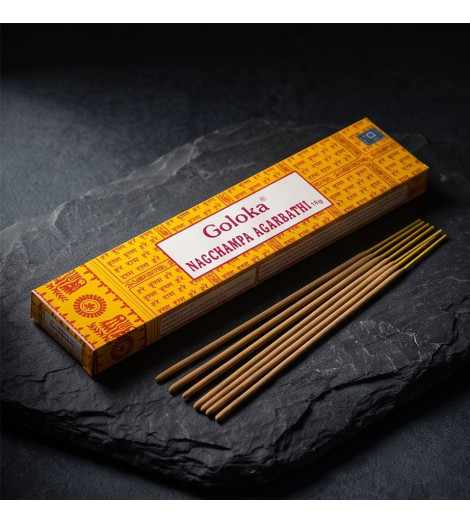 Encens Goloka Nag Champa - Boite et bâtonnets sur ardoise