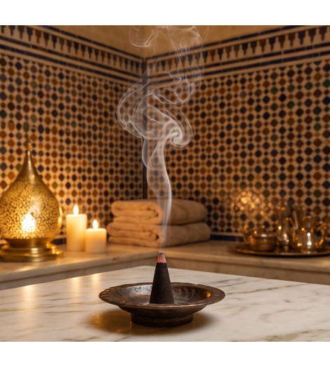Encens Opium HEM en Cônes fumant sur son brule encens ambiance Hammam